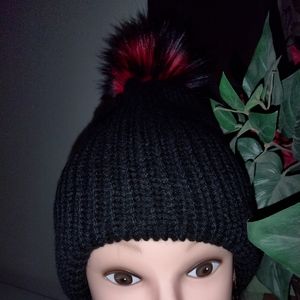 Knitted Pom-pom beanie NWOT